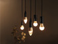 Zes hangende led-lampen met verschillende vormen.