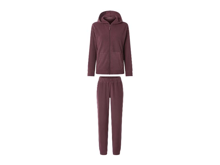 Bordeauxrood dames trainingspak, bestaande uit een hoodie met rits en joggingbroek.