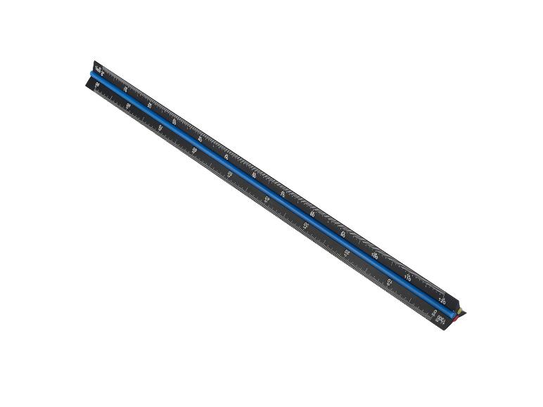 Een zwarte liniaal met blauwe markeringen tot 120 cm.