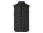 Een zwart gewatteerd vest zonder mouwen.