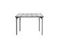 Een paviljoen of pergola met een zwart metalen frame en een transparant dak.