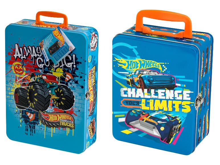 Twee Hot Wheels metalen koffers, één met een monstertruck, de andere met raceauto's.