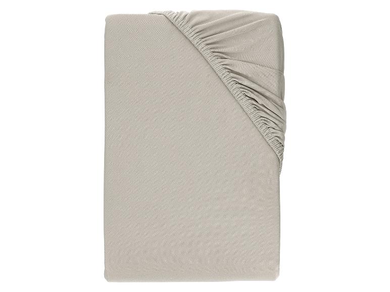 Beige hoeslaken opgevouwen met elastische hoeken