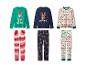 Drie sets kinderkerstpyjama's met elfen-, rendier- en feestelijke patronen.