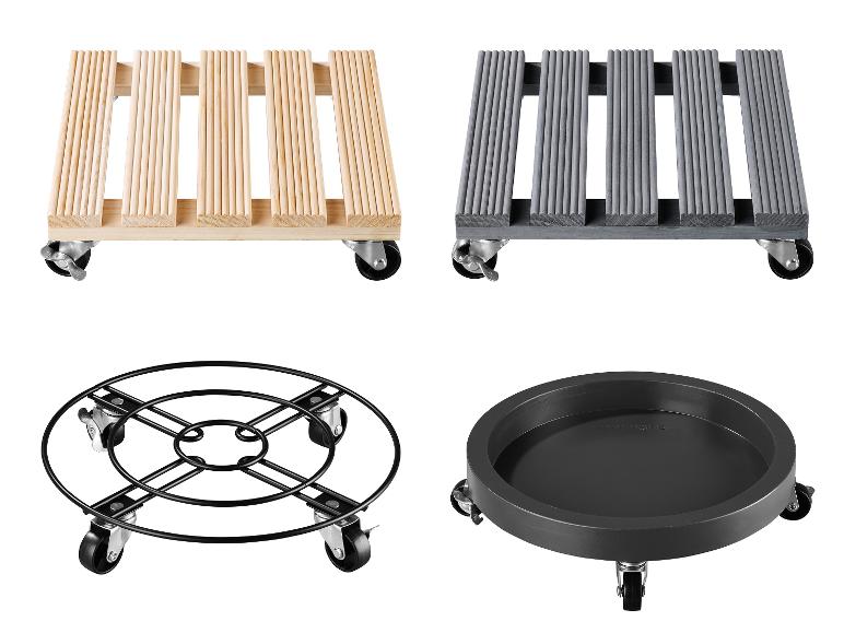 Vier verschillende plantenrollers: twee houten (licht en grijs) en twee metalen/plastic (zwart).