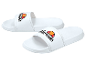 Witte Ellesse slippers: zomerse comfort en stijl.