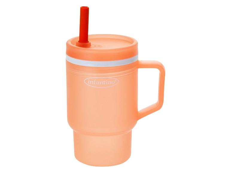 Oranje kinderbeker met handvat en rood rietje