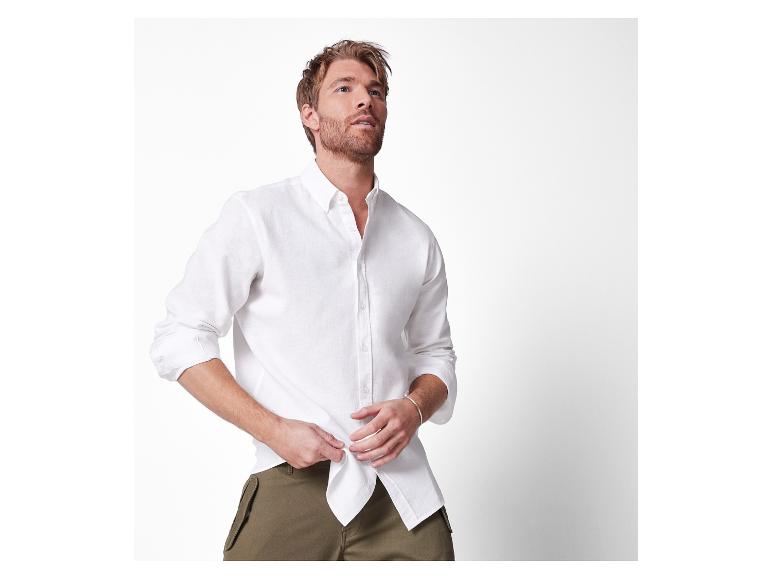 Wit linnen overhemd en kaki broek voor heren.