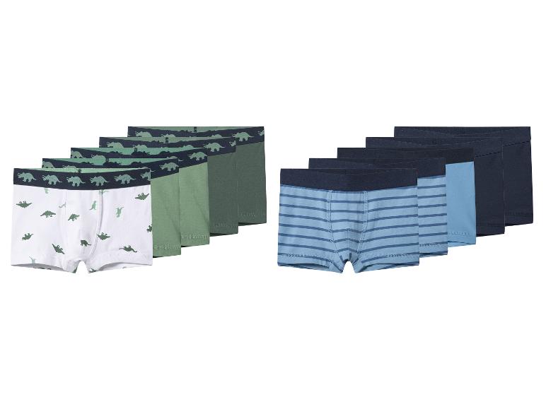 Kinderboxershorts met dinosaurus- en streepjespatroon in blauwe en groene tinten.