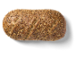 Meergranenbrood met zaden op een zwarte achtergrond.