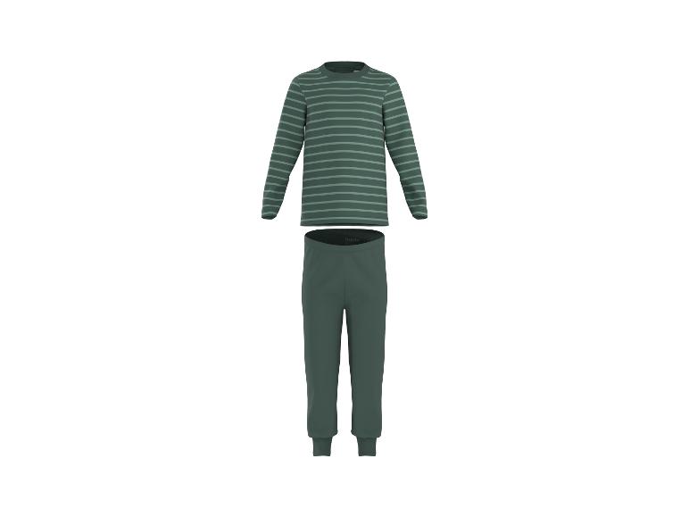 Tweedelige kinderpyjama, groen gestreepte top met lange mouwen en groene broek.