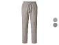 Grijze heren pyjama- of loungebroek met trekkoord in de taille.