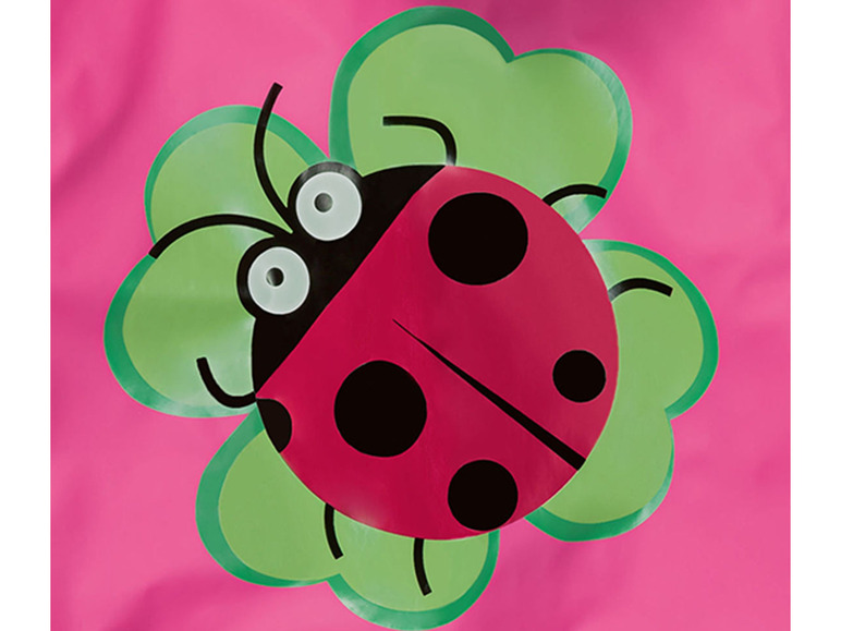 Een roze achtergrond met een lieveheersbeestje op een klavertjevier.