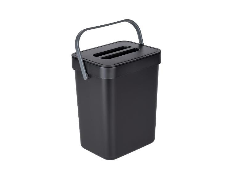 Zwarte prullenbak met handvat.