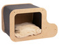 Houten hondenbed met een comfortabel kussen.