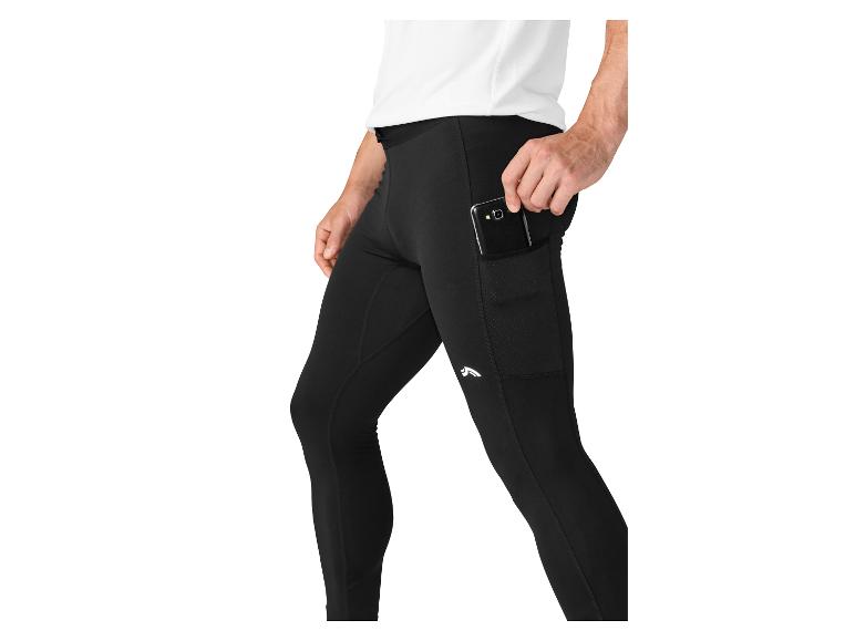 Man in zwarte hardlooplegging met telefoonzak.