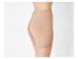 Beige shapewear shorts en body.