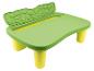 Groene en gele kindertafel met reliëf dierenvormen