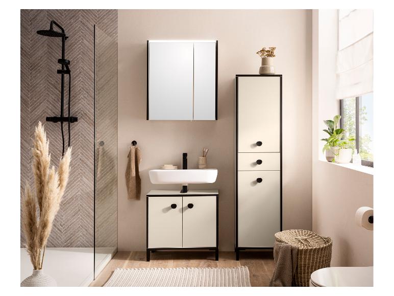Moderne badkamer met douche, wastafel, crèmekleurige kasten en wasmand