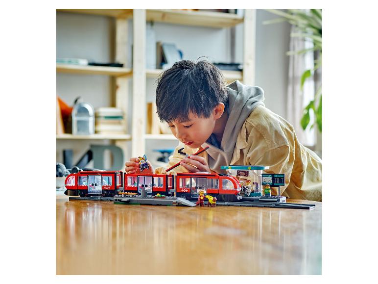 60423 Stadstram en station