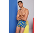 Man draagt blauwe boxershorts met Lidl-logo's.