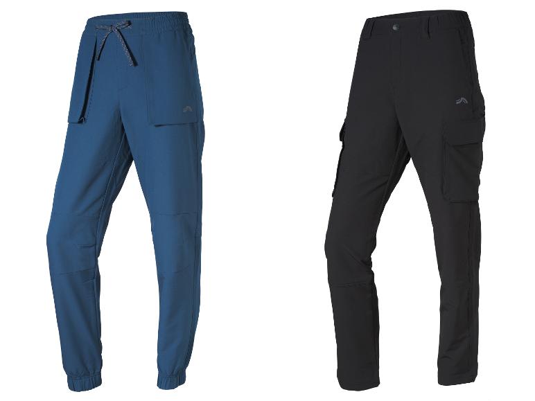 Twee herenbroeken: een blauwe joggingbroek en een zwarte cargobroek.