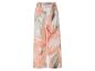 Wijde broek met bloemenprint in koraal en groene tinten.