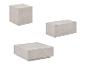 Drie kubusvormige meubelstukken met marmerimitatie: twee kubussen en één rechthoekige tafel