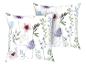 Twee kussens met een bloemenprint.