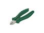 Een groene diagonale kniptang met ergonomische handvatten.