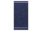 Een donkerblauwe badhanddoek met een witte rand.
