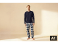 Man in pyjama met donkerblauw shirt en geruite broek.