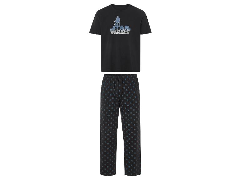 Een zwarte Star Wars pyjama met een T-shirt met een print van de film.