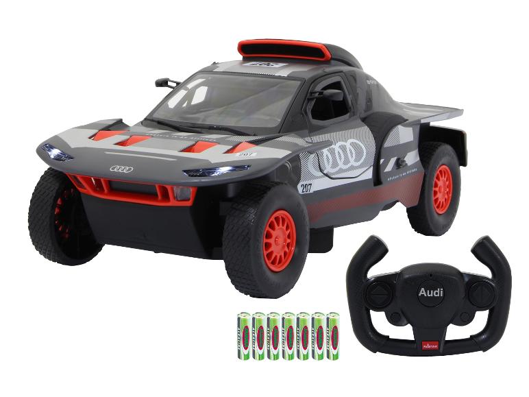 Een zwarte Audi e-tron rallywagen met een afstandsbediening