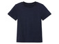 Een donkerblauwe T-shirt met korte mouwen.