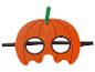 Oranje vilten pompoenmasker met groene steel en zwarte elastische band voor Halloween.