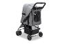 Grijze huisdierenbuggy met ventilatienet en opbergruimte onderaan.