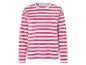 Een roze en wit gestreept shirt met lange mouwen.