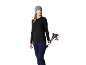 Vrouw met grijze muts, zwart shirt met lange mouwen en marineblauwe broek, wandelstokken vasthoudend.