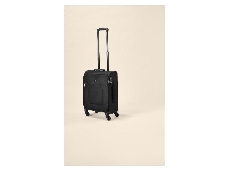 Zwarte zachte handbagagekoffer met uitschuifbaar handvat en vier wielen.