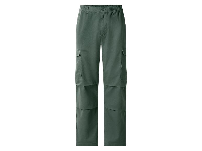 Groene cargobroek voor heren met elastische taille en zijzakken.