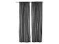 Twee donkergrijze gordijnen hangend aan een zilveren roede tegen een witte achtergrond.