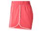 Koraalkleurige damesshorts met lichtroze biesdetails.