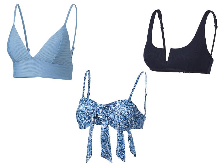 Triangel bikini's, blauw en donkerblauw, en een bikini top met strik, paisley print.