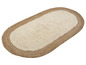 Een ovaal vloerkleed met een jute rand en een zachte, crèmekleurige binnenkant.