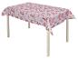 Tafel met een roze bloementjes tafellaken.