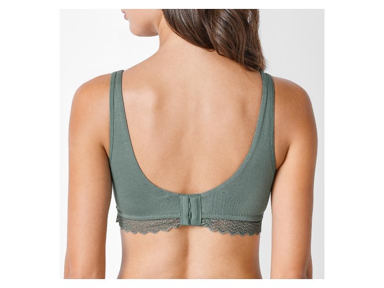 Een groene bh met kant aan de onderkant.