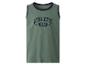 Groene tanktop met 'ATHLETIC 1986' opdruk en marineblauwe bies.