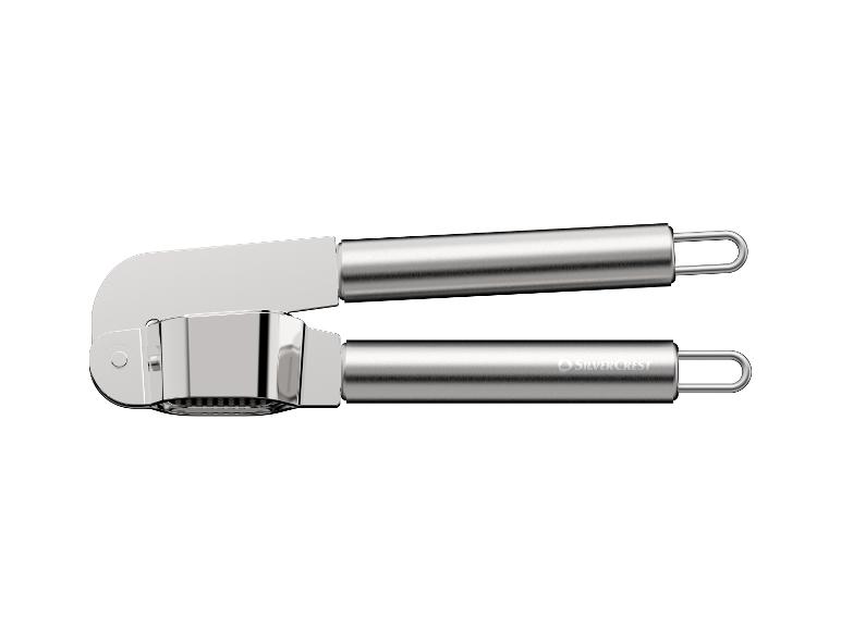 Roestvrijstalen knoflookpers met ergonomische handvatten.