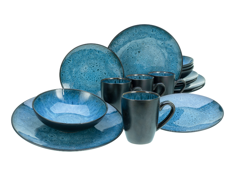 Marineblauwe serviesset: borden, kommen en mokken.